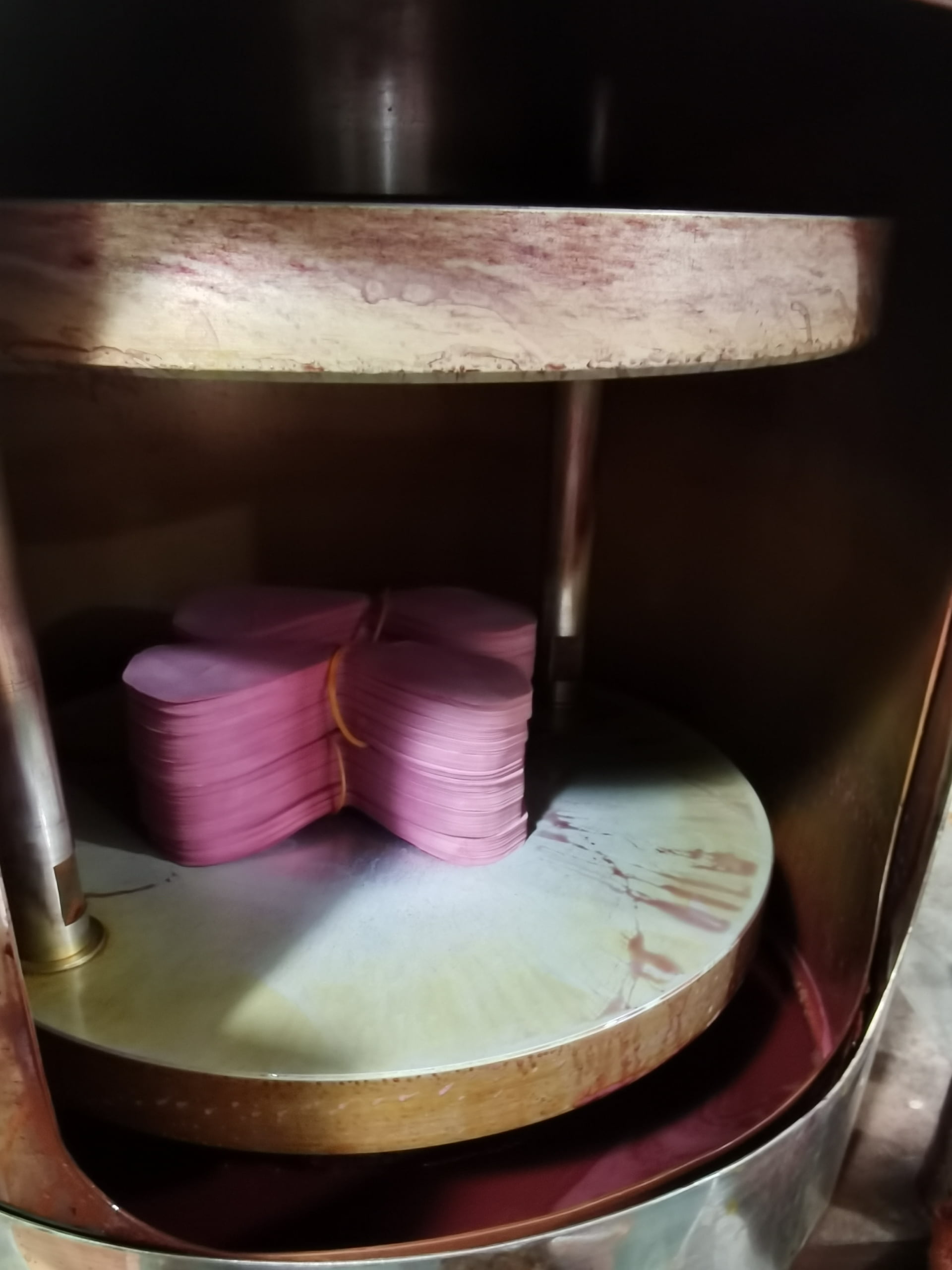 Spin dryer removes moisture from dyed petals