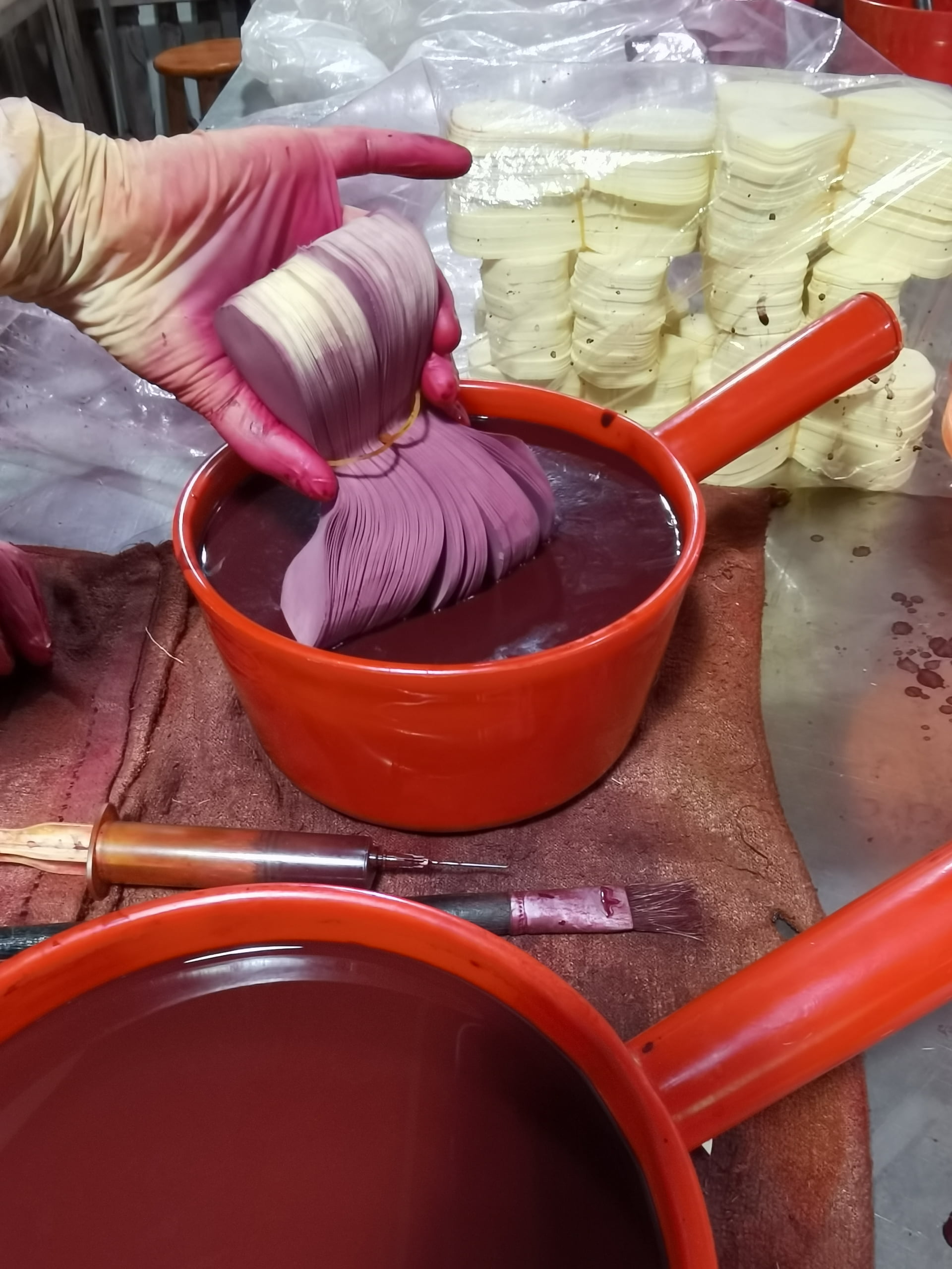 AMK in-house artificial flower dyeing specialist