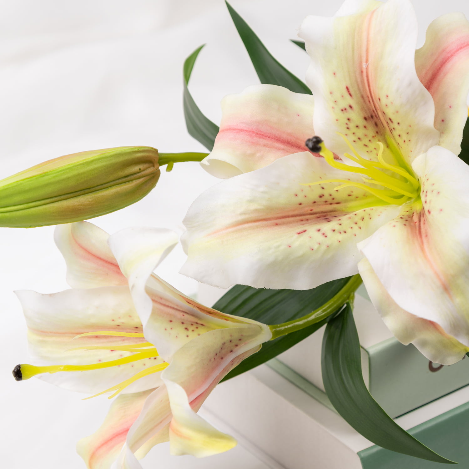 82cm Real-Touch 3 Heads Lily Spray